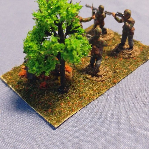 Mini Diorama German Paratroopers World War II scale 1/72 like new