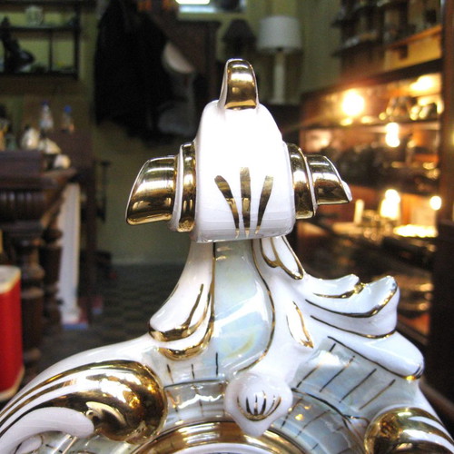 Porcelain table clock used with battery mechanism and pendulum