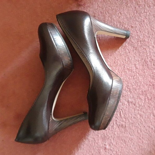 Salvatore Ferragamo brown pumps new, size 37