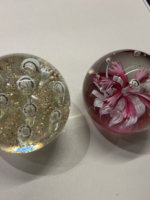 Collectible glass paperweights set of 2, like new, 8 cm diameter
