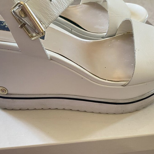 Juicy Couture white platform sandals with gold details size 40 used