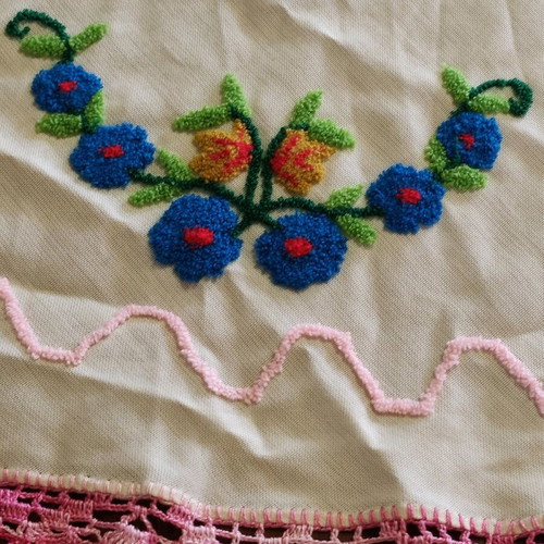 Handmade tablecloth 180 diameter like new