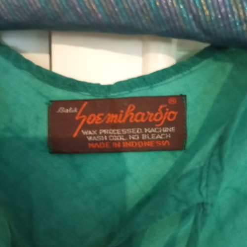 Batik top emerald used