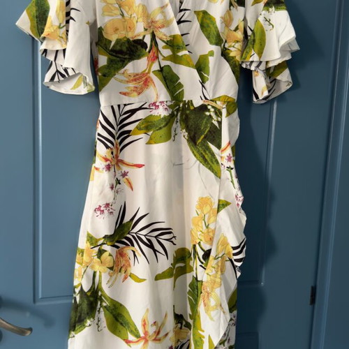 Dress new with tag, colorful, feminine and summer style, size M