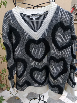 Knitted sweater with hearts new one size black and white