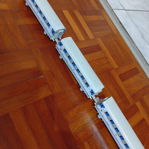 Pequetren Arco Model 525 train set with 2 engines and 3 passenger cars