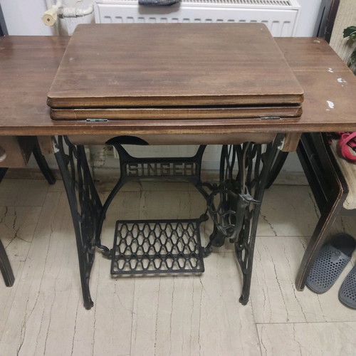 Singer sewing machine used vintage, authentic from 1910