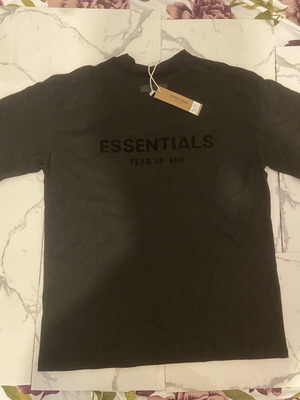 Essentials Fear Of God T-shirt new, perfect condition
