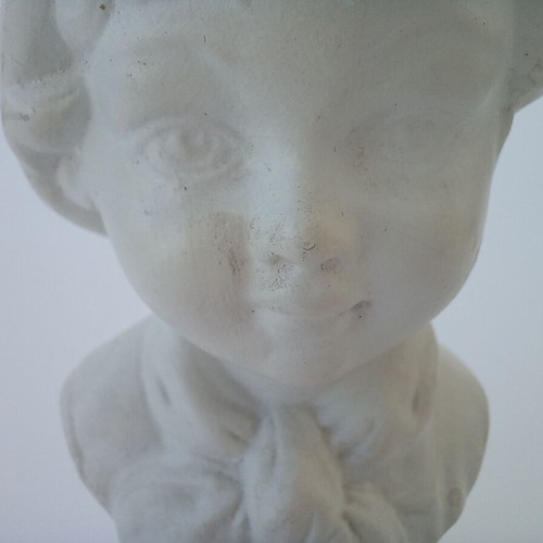 Vintage bust figurine of boy like new