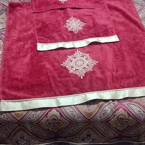 Towel set for bath like new for decoration