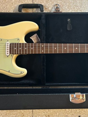 Career Rosewood Strat SSS Vintage White electric guitar