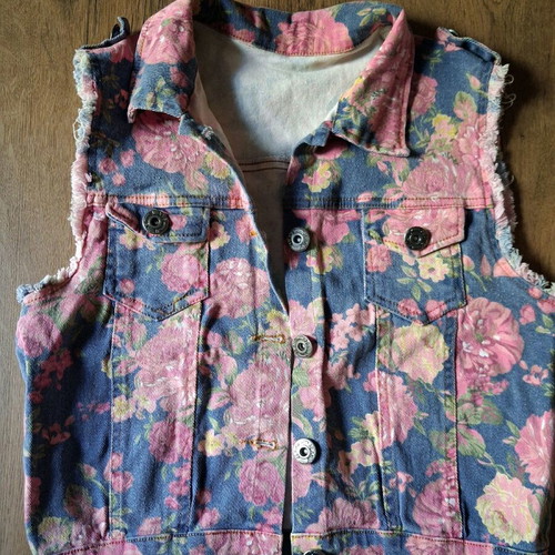 Denim floral vest size M like new, blue and pink