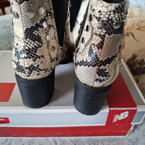 Elastic ankle boots like new, size 38