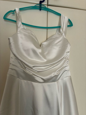 White dress like new, size XL