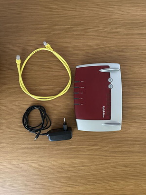 AVM FRITZ!Box 4040 Premium Mesh Router like new with Gigabit ports