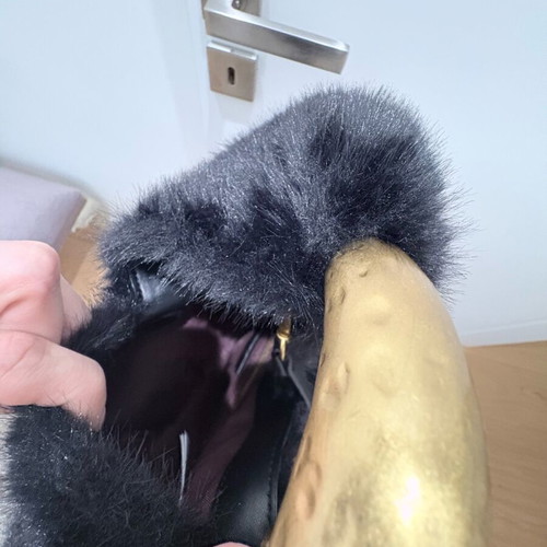 Fur bag Zara like new, black and gold