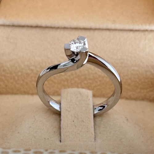 Solitaire ring white gold k18 with diamond like new