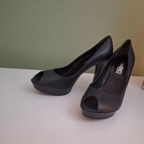 Pumps new, size 39, black and gold