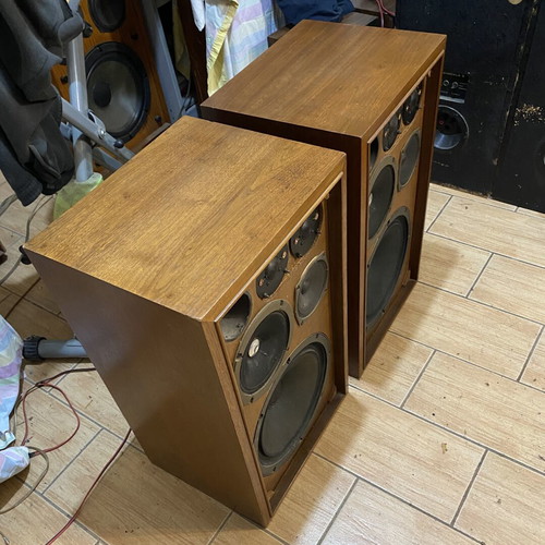 Sansui SP-1500 vintage speakers used, 3-way 5-speaker system