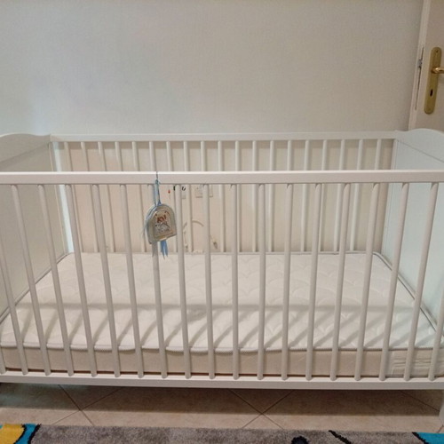 Baby cot-bed white like new with mattress
