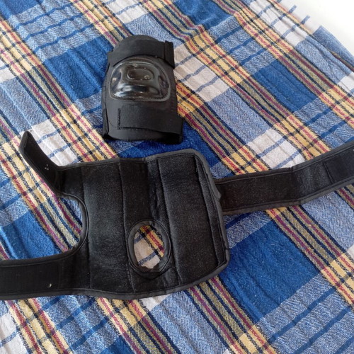 Retro sports protective pads used for roller skating
