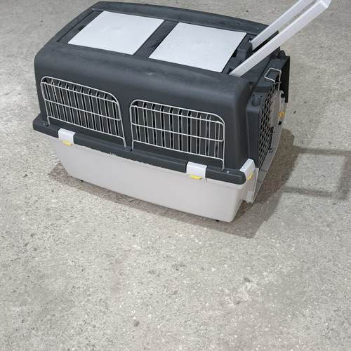Dog crate new, suitable for pets up to 20kg
