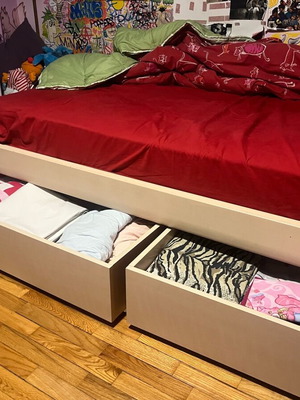Single bed used with storage space