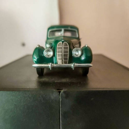 Αυτοκίνητο Diecast BMW 335 πράσινο σε κλίμακα 1:43 σαν καινούργιο, συλλεκτικό