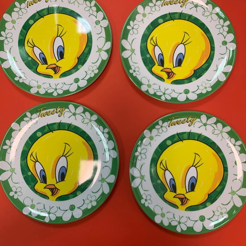 Vintage Looney Tunes Tweety Plastic Plates set of 4 new