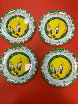 Vintage Looney Tunes Tweety Plastic Plates set of 4 new