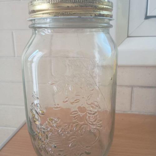 Decorative jar with moving butterfly mechanism