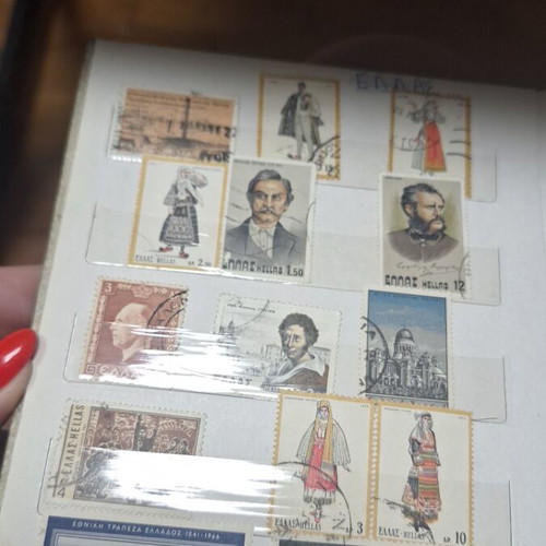 Stamp collection like new, about 400 pieces in album
