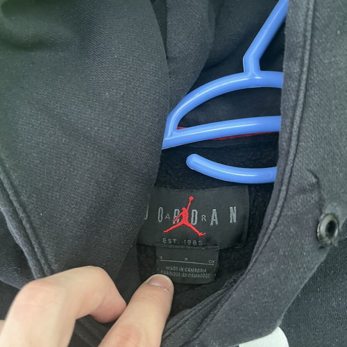 Jordan hoodie used, size small fits medium, black