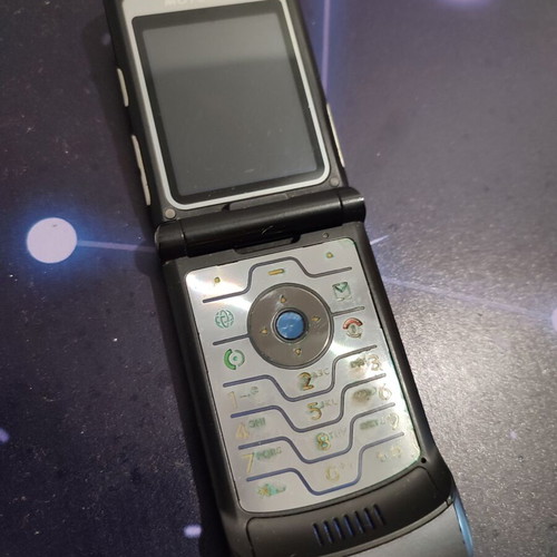 Motorola RAZR V3 used, does not power on or charge