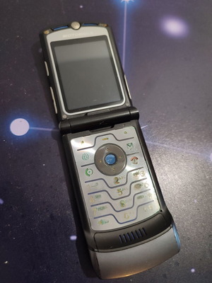 Motorola RAZR V3 used, does not power on or charge