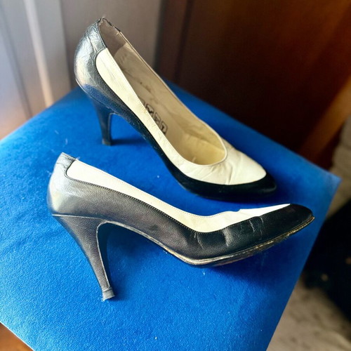 Ravel pumps used, black and white leather, size 38
