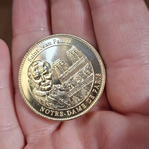 Souvenir Coin Notre Dame de Paris with Pope Francis and St John Paul II new