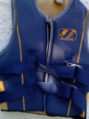 Children's water ski vest made of neoprene used, good condition