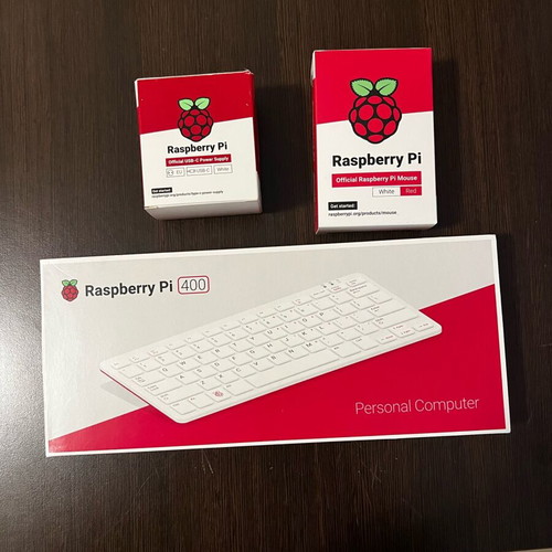 Raspberry PI-400 8GB like new with original mouse and power supply