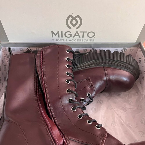 Migato women's boots used, burgundy