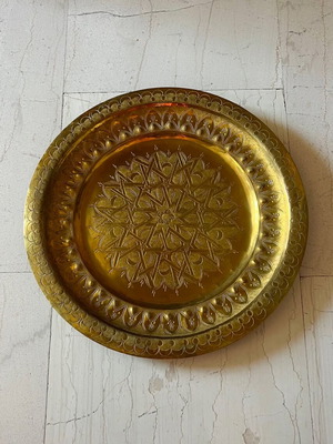 Brass hammered tray used, handmade, 35 cm diameter