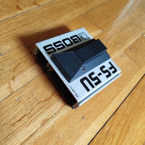 Boss FS-5U pedal used with minor discolorations