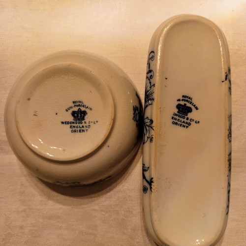 Wedgwood & Co Orient bathroom set used, porcelain toothbrush holder and soap dish