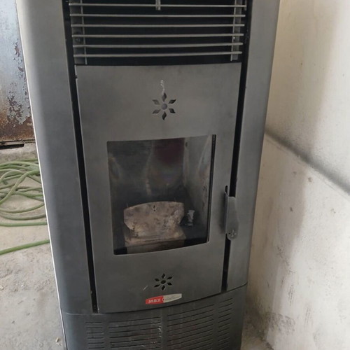 MBZ Italfuoco Ambra Hydro pellet stove like new with radiator