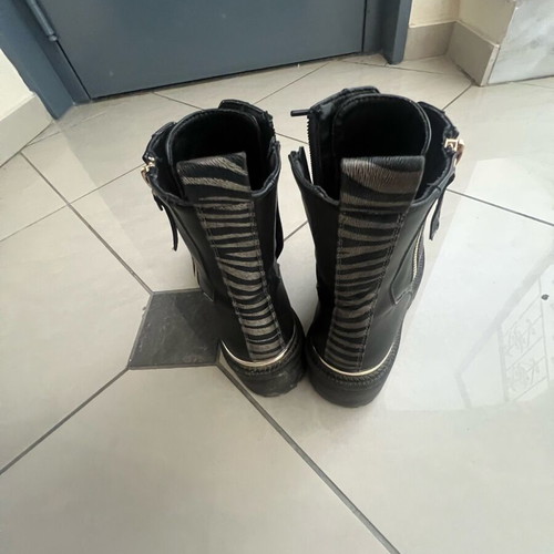 Tsakiris black boots with gold and animal print like new, size 38