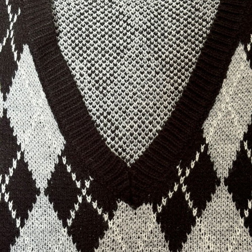 Showing sleeveless ski pullover checkered size small