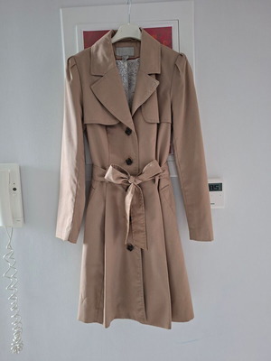 H&M beige trench coat like new, size 34 or XS