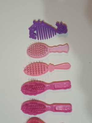Doll combs set like new for various dolls