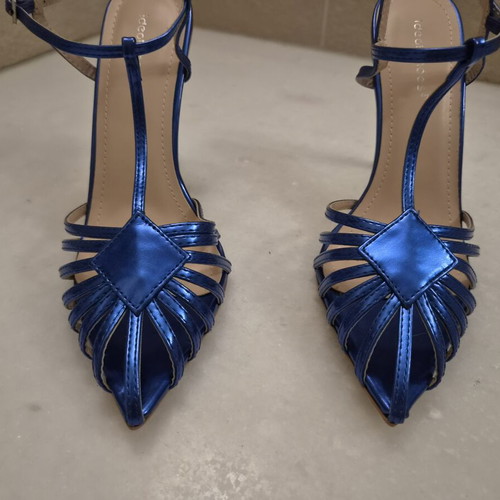 Ideal Shoes blue pointed toe sandals new, 12cm heel