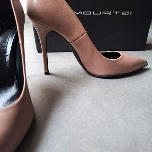 Mourtzi beige leather pumps like new, 10cm heel, size EU 37